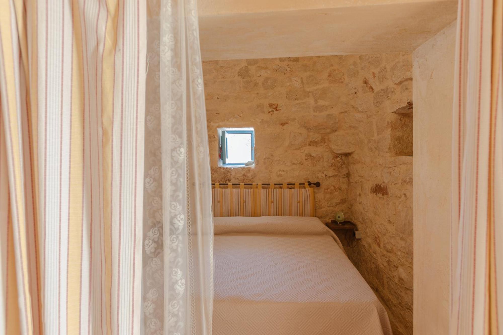 Trullo Tarantini Con Piscina Privata Apartment Latiano Bagian luar foto
