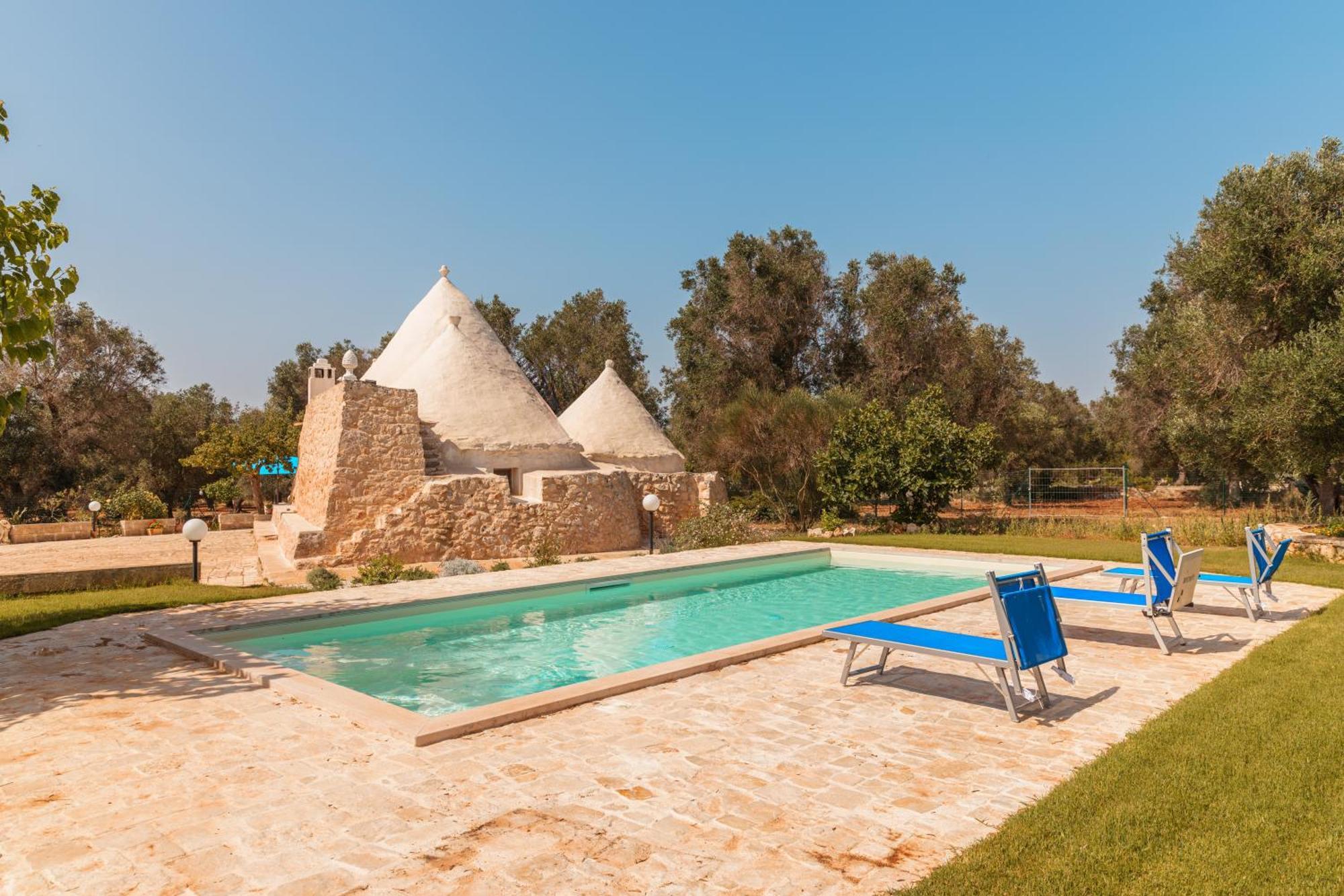 Trullo Tarantini Con Piscina Privata Apartment Latiano Bagian luar foto